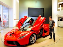 Jorge Lorenzo Terkagum-kagum dengan Ferrari