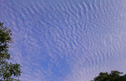 Deburan Ombak di Langit