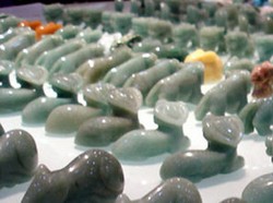 Suvenir Batu Giok China, Saingannya Giok Aceh