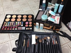 Foto: Sesi Make-up Para Model untuk Show Desainer Indonesia di New York