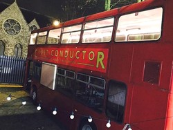DJ dan Pizza Kayu Bakar Jadi Daya Tarik Resto Pop Up Bus Double Decker Ini