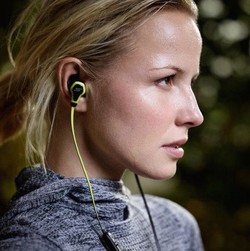 Intel Garap Teknologi Earphone Canggih