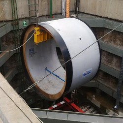 Lapor Proyek Banjir ke Jokowi, Menteri PU: 988 Pipa Disambung dari Ciliwung ke KBT