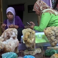 Divonis Sakit Lupus Tak Surutkan Aulia Siska Jadi Pengusaha Batu Akik