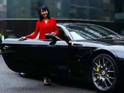 Nunu Datau Jatuh Cinta dengan Ferrari