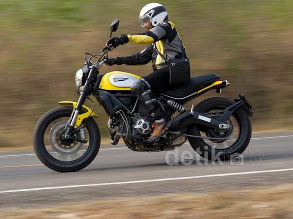 Tunggangi Motor Tercantik di Dunia