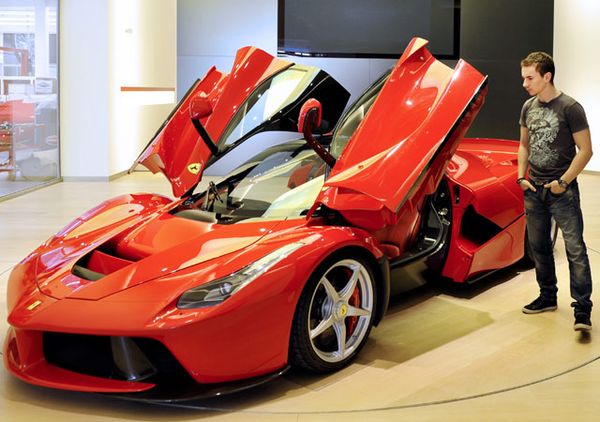 Jorge Lorenzo di Markas Ferrari
