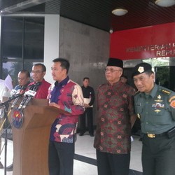Menpora Minta ISL Diundur 2 Minggu