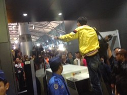 Geram karena Belum Berangkat, Penumpang Lion Air Sandera Satu Petugas