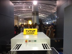 Ratusan Penumpang Lion Air Tertahan di Ruang Tunggu, Ada yang Sampai Pingsan