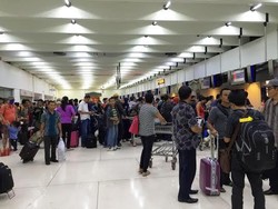 Penumpang Lion Air Terlantar, Begini Suasana Bandara Cengkareng yang Ramai Bak Pasar