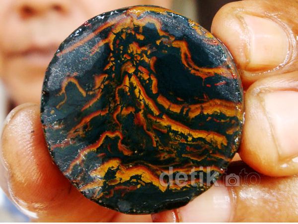 Mencari Batu Akik di Sungai Klawing Purbalingga