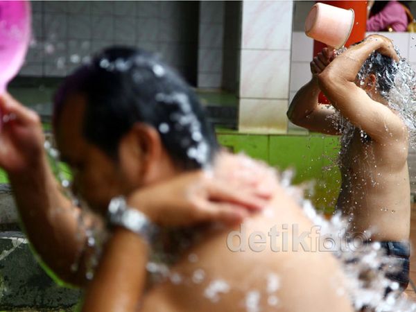 Pemandian 7 Sumur Dipadati Warga