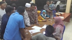Isak Tangis Warnai Keluarga Korban Musibah Laka Bis Sang Engon