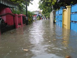 Hujan Deras Picu Banjir di Denpasar