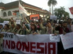Aktivis BEM se-Yogya Demo Dukung KPK Lanjutkan Pemeriksaan Perkara BG