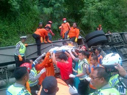 Kecepatan Bus yang Kecelakaan di Tol Semarang Lebih dari 100 km / Jam