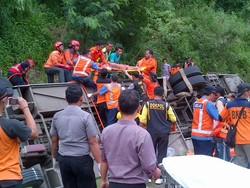 Korban Tewas Kecelakaan Bus di Tol Semarang Lebih dari 5 Orang