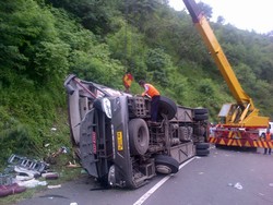 Kecelakaan Bus di Tol Semarang, Polisi: Korban Luka 52 Orang, Meninggal 15