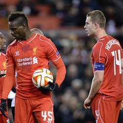 Ketika Balotelli dan Henderson Berebut Penalti