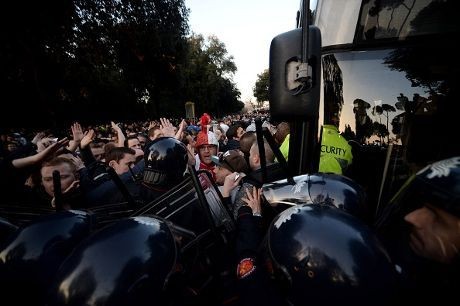 Suporternya Berulah di Roma, Feyenoord Yakin Tak Akan Dihukum UEFA