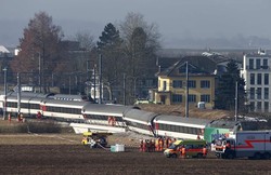 Begini Penampakan 2 Kereta Penumpang yang Tabrakan di Swiss