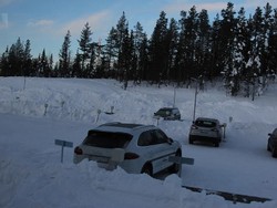 Naik Mobil Balap di Atas Salju Itu Gokil!