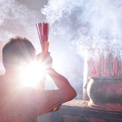 Membuat Efek Dramatis Asap Hio