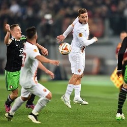 Kecerdikan Feyenoord Menghentikan Serangan Roma di Babak Kedua