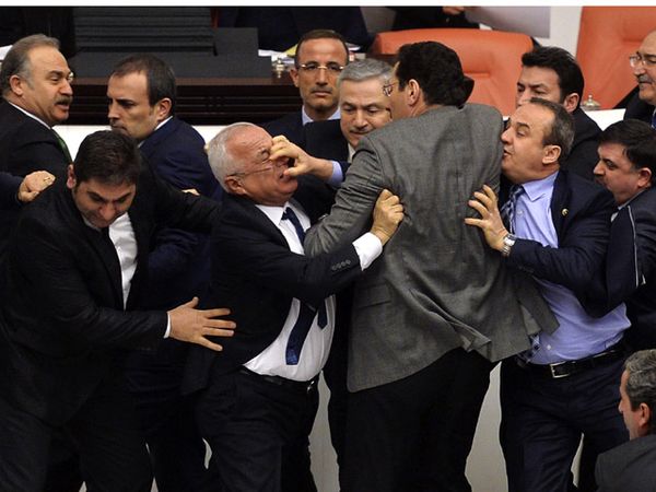 Anggota Parlemen Turki Adu Pukul