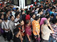 Ribuan Orang Antre  Pengembalian Tiket Lion Air