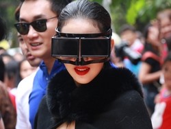 Syuting Video Klip di Pasar Glodok, Syahrini Bikin Heboh