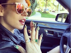 7 Selebriti Penggemar Nail Art, dari Lily Allen Sampai Katy Perry