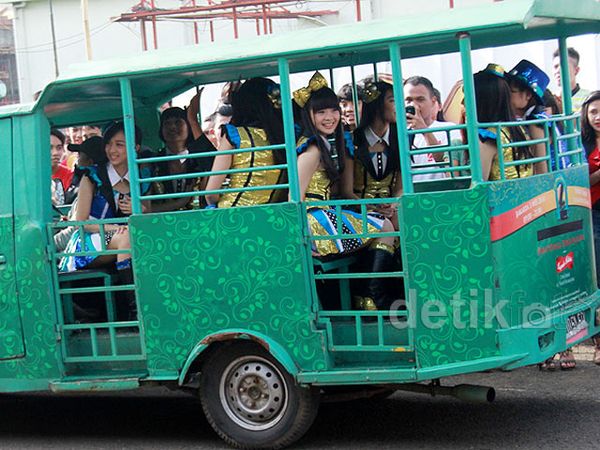 Ketika JKT48 Naik Odong-odong