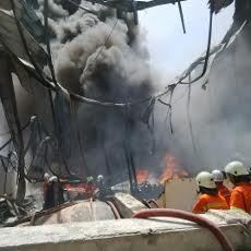 Gudang Karet di Pakal Terbakar