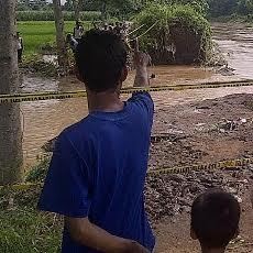 Tanggul Sungai Gunting Jebol di 2 Titik, 1.200 Jiwa Terisolir