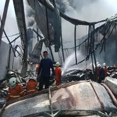 Kebakaran Diduga Korsleting Saat Mengoven Karet