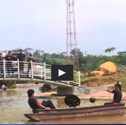 Ketika Andritany Ditantang Lempar Bola ke Perahu