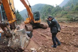 Kena Kanker, Pria Ini Malah Sumbangkan Uangnya untuk Bangun Jalan