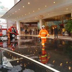 Kebakaran di Grand Hyatt Diduga dari Percikan Minyak yang Meletup ke Lampu