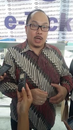 Perhatian! Tak Terima Uang Cash, Kini TransJ Semua Koridor Harus Pakai e-ticket