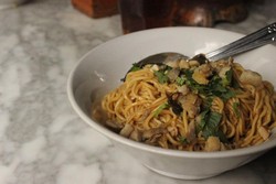 Toko Yu, Wisata Kuliner Legendaris di Bandung