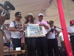 Kampanye Wisata di Kepri, Menpar Kena Lemparan Tepung Warna