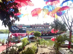 Replika Kapal Laksamana Cheng Ho Meriahkan Imlek di Batam