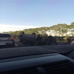 Suzuki Ertiga Terbalik di Tol Jagorawi, ini Fotonya