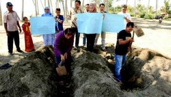 Sindir Australia, Korban Tsunami Gelar Aksi Gali Kuburan untuk Terpidana Mati