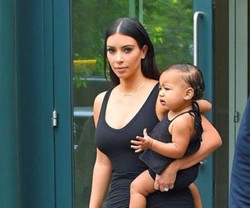 Kim Kardashian dan North West Mengalami Kecelakaan Mobil