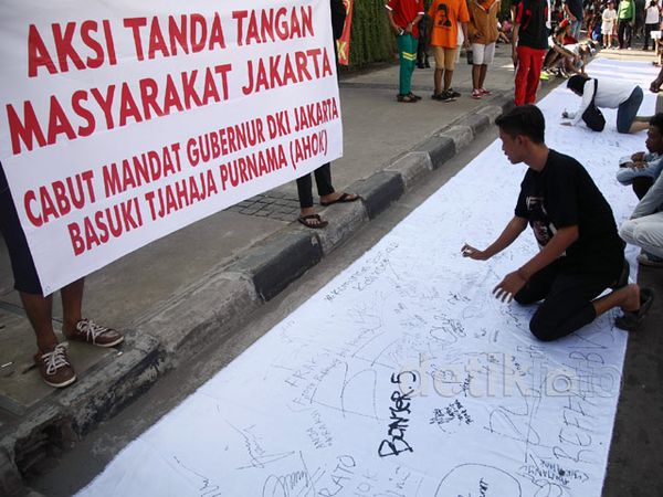 Aksi Kecam Kebijakan Ahok