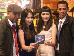 A+ Rilis Album Debut Step Out