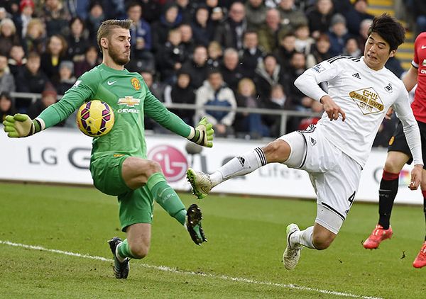 Swansea Tundukkan MU 2-1
